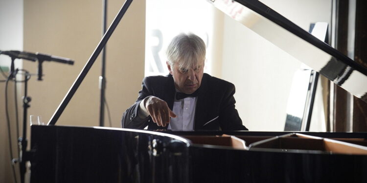 22.04.2023 Kielce. Muzeum Narodowe. Koncert zapowiadający tegoroczne "Chopinowskie Inspiracje” Michel Bourdoncle - fortepian / Fot. Jarosław Kubalski - Radio Kielce