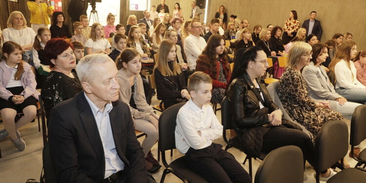 24.04.2023 Michniów. Gala konkursu plastycznego „Ukraino jesteśmy z Wami!”/ Fot. Jarosław Kubalski - Radio Kielce