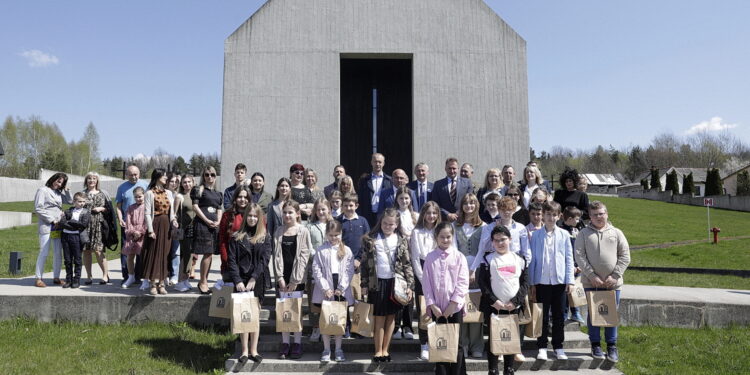 24.04.2023 Michniów. Gala konkursu plastycznego „Ukraino jesteśmy z Wami!”/ Fot. Jarosław Kubalski - Radio Kielce