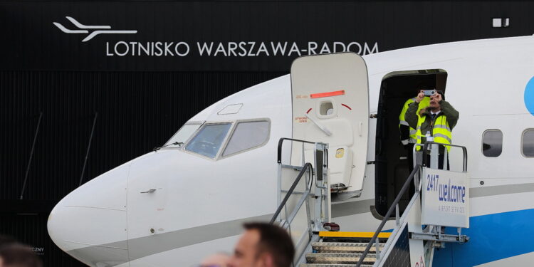 27.04.2023. Radom. Otwarcie lotniska Warszawa-Radom / Fot. Wiktor Taszłow – Radio Kielce