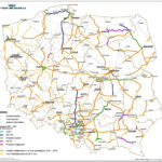 Inwestycje infrastrukturalne zawarte w Programie realizowane w perspektywie 2021-2027 (na tle zrealizowanych inwestycji w ramach WPIK i KPK do 2023 r.) - lokalizacja projektów według kategorii / źródło: opracowanie PKP PLK