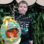 03.04.2023. Busko-Zdrój. Konkurs „Na kreatywne jajo wielkanocne". Nagroda publiczności trafiła do Adriana Kiszki ze Szkoły Podstawowej nr 2 w Busku-Zdroju. / Fot. Marta Gajda-Kruk - Radio Kielce