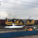 Strażacy w akcji. Co jest w płonącym wagonie?