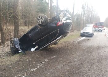 09.04.2023. Lubienia. Zderzenie dwóch aut / Fot. KPP Starachowice