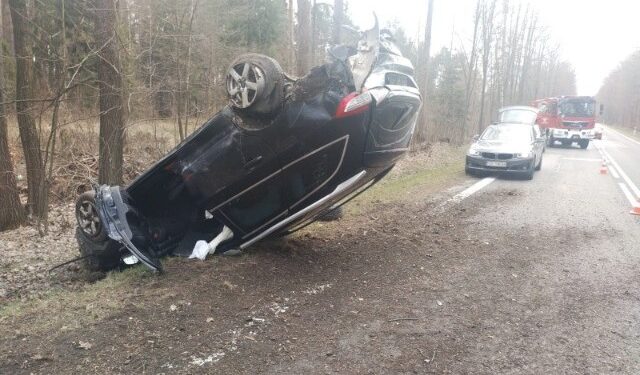 09.04.2023. Lubienia. Zderzenie dwóch aut / Fot. KPP Starachowice