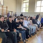 31.05.2023. Końskie. Spotkanie dr Pawła Napiórkowskiego, dyrektora środowiskowego laboratorium ciężkich jonów w Uniwersytecie Warszawskim z uczniami w Końskich / Fot. Magdalena Galas-Klusek - Radio Kielce