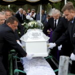 13.05.2023. Częstochowa. Uroczystości pogrzebowe 8-letniego Kamila na Cmentarzu Kule / Fot. Waldemar Deska - PAP