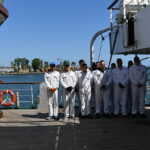 29.05.2023. Gdynia. Pożegnanie żaglowca „Dar Młodzieży” przy nabrzeżu Pomorskim w Gdyni. Statek wychodzi w niemal półroczny rejs, podczas którego pokona około 12 500 mil morskich. Weźmie m.in. udział w regatach The Tall Ships Races i przejdzie równik upamiętniając w ten sposób 100-lecie przekroczenia najdłuższego równoleżnika przez pierwszy statek pod polską banderą – żaglowiec „Lwów” / Fot. PAP - Adam Warżawa