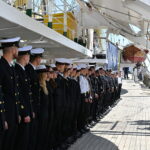 29.05.2023. Gdynia. Pożegnanie żaglowca „Dar Młodzieży” przy nabrzeżu Pomorskim w Gdyni. Statek wychodzi w niemal półroczny rejs, podczas którego pokona około 12 500 mil morskich. Weźmie m.in. udział w regatach The Tall Ships Races i przejdzie równik upamiętniając w ten sposób 100-lecie przekroczenia najdłuższego równoleżnika przez pierwszy statek pod polską banderą – żaglowiec „Lwów” / Fot. PAP - Adam Warżawa
