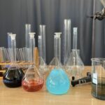 31.05.2023. Końskie. Spotkanie dr Pawła Napiórkowskiego, dyrektora środowiskowego laboratorium ciężkich jonów w Uniwersytecie Warszawskim z uczniami w Końskich / Fot. Magdalena Galas-Klusek - Radio Kielce