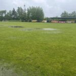 Połaniec. Zalane od deszczu boisko Czarnych Połaniec / Fot. mksczarnipolaniec.pl