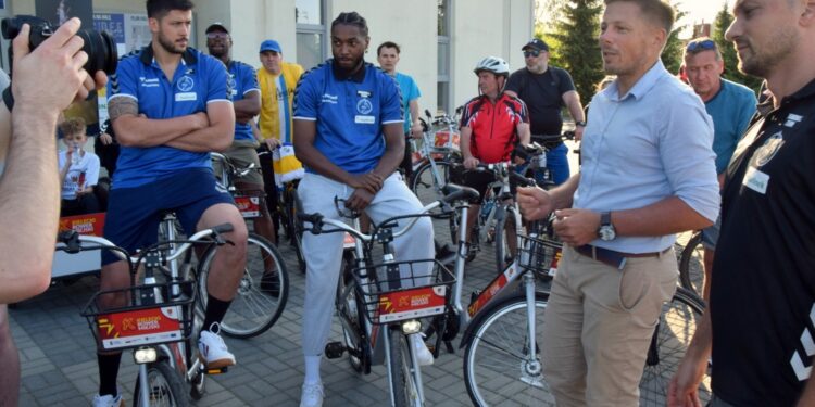 Mistrzowie Polski tym razem rekreacyjnie na rowerach