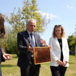 30.05.2023. Kielce. Politechnika Świętokrzyska. Miodobranie. Na zdjęciu (w środku): prof. Zbigniew Koruba - rektor Politechniki Świętokrzyskiej / Fot. Politechnika Świętokrzyska