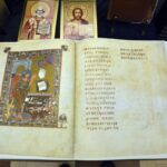 20.05.2023. Sandomierz. Wernisaż wystawy „Historia Biblii” / źródło: Sandomierskie Centrum Kultury