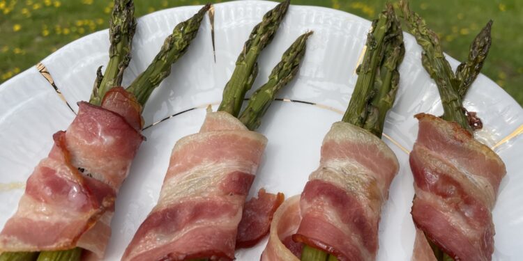 Szparagi są zdrowe i lekkostrawne [PRZEPIS] - Radio Kielce