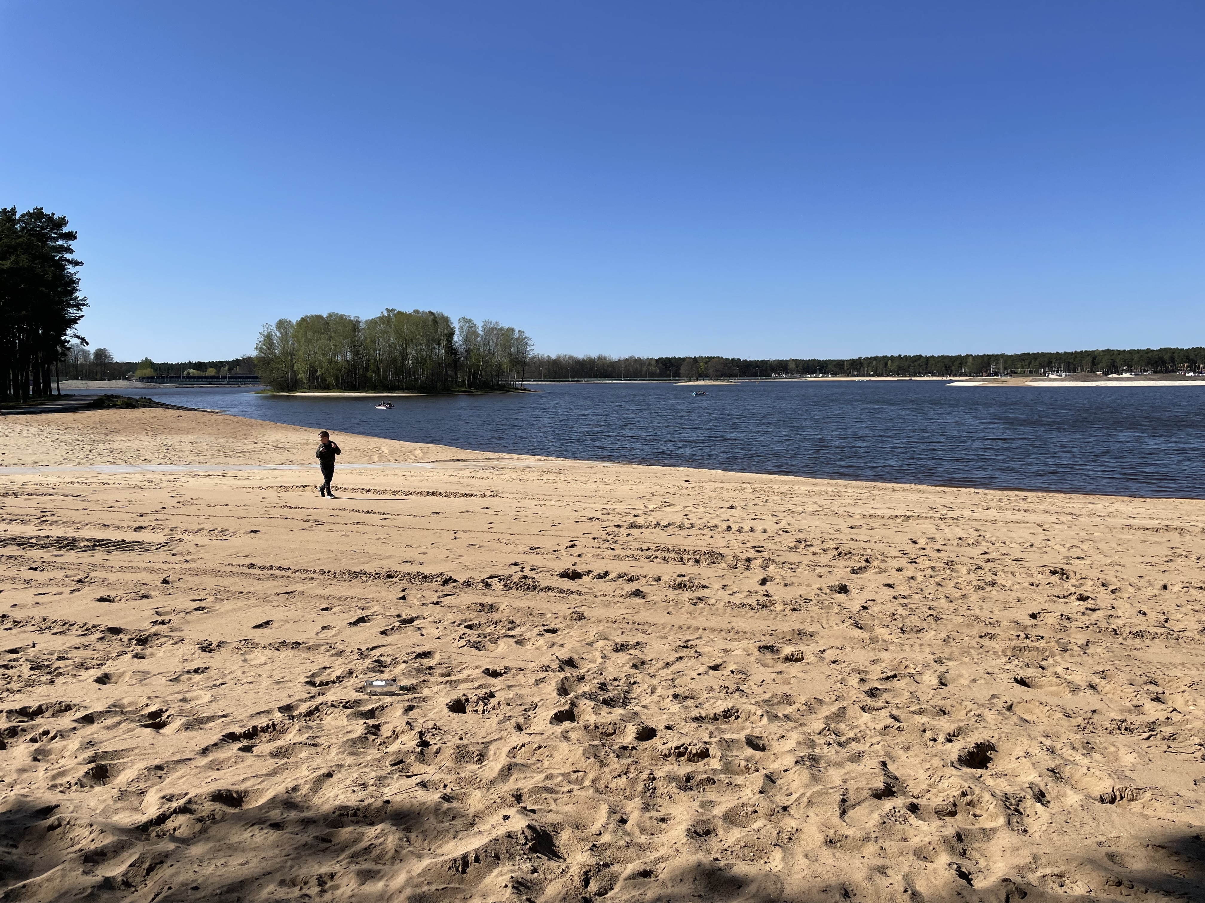 Zalew odnowiony, turystów brakuje