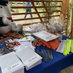 19.05.2023. Sielpia. Komenda Powiatowa Policji w Końskich, wspólnie z młodzieżą II Liceum Ogólnokształcącego zorganizowała szkolenie dla seniorów, aby ustrzec ich przed złodziejami / Fot. Magdalena Galas-Klusek - Radio Kielce