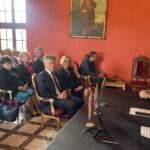 08.05.2023. Podzamcze. Na zdjęciu (od lewej, w pierwszym rzędzie): senator Krzysztof Słoń, wicemarszałek Renata Janik / Fot. Monika Miller - Radio Kielce