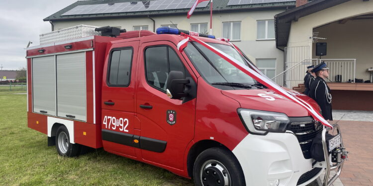 Druhowie z Łoniowa mają nowy wóz ratowniczo-gaśniczy