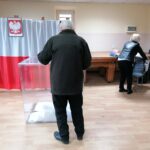 07.05.2023. Michałów. Gminna Biblioteka Publiczna w Michałowie. Głosowanie na wójta Michałowa / Fot. Marta Gajda-Kruk - Radio Kielce