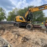 16.05.2023. Kielce. Prace ziemne przy podłączaniu świętokrzyskich lecznic do sieci ciepłowniczej / Fot. Jarosław Kubalski - Radio Kielce