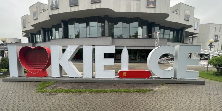 Napis „I love Kielce” już stoi