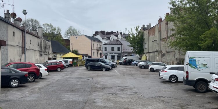 18.05.2023. Kielce. Parking przy ul. Bodzentyńskiej / Fot. Jarosław Kubalski - Radio Kielce