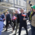01.05.2023. Kielce. Pochód pierwszomajowy. Na zdjęciu (drugi z prawej): Henryk Milcarz - prezes Wodociągów Kieleckich / Fot. Wiktor Taszłow - Radio Kielce