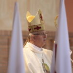 01.05.2023. Kielce. Uroczystości Międzynarodowego Dnia Solidarności Ludzi Pracy. Msza św. w kościele św. Józefa Robotnika. Na zdjęciu: Jan Piotrowski - biskup kielecki / Fot. Wiktor Taszłow - Radio Kielce