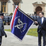 05.05.2023. Kielce. Uroczystość nadania sztandaru dla Aresztu Śledczego w Kielcach. Na zdjęciu (od lewej): ppłk Jacek Lagierski - dyrektor Aresztu Śledczego w Kielcach, Zbigniew Ziobro – minister sprawiedliwości / Fot. Wiktor Taszłow - Radio Kielce