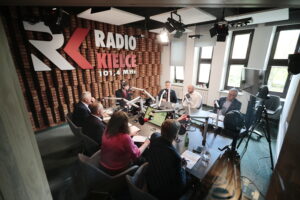 08.05.2023. Studio Polityczne Radia Kielce. / Fot. Wiktor Taszłow - Radio Kielce
