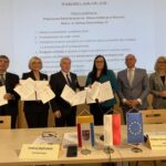 18.05.2023. Kielce. Komitet Monitorujący. Na zdjęciu (od lewej): Andrzej Prus - przeowdniczący sejmiku województwa, Renata Janik - wicemarszałek wojwództwa, Andrzej Bętkowski - marszałek województwa, Małgorzata Jarosińska-Jedynak - sekretarz stanu Ministerstwa Funduszy i Polityki Regionalnej, , Jacek Sułek – dyrektor departamentu Inwestycji i rozwoju w Urzędzie Marszałkowskim, Katarzyna Kubicka- dyrektor departamentu wdrażania EFS w Urzędzie Marszałkowskim / Fot. Michał Kita - Radio Kielce