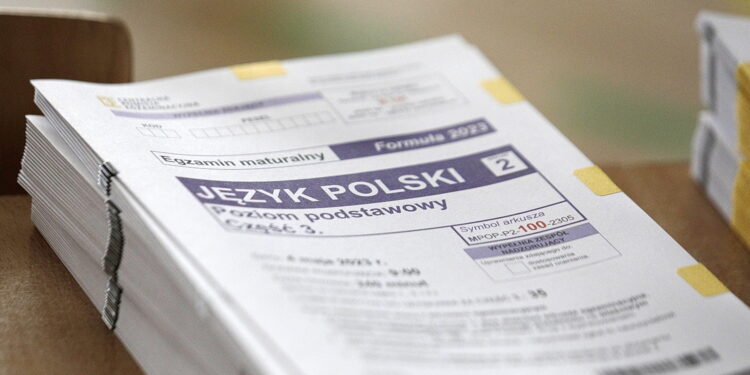 04.05.2023. Kielce. II LO im. Jana Śniadeckiego. Matura z języka polskiego / Fot. Jarosław Kubalski - Radio Kielce