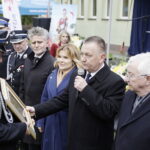 07.05.2023. Łukowa w gminie Wolica. Jubileusz OSP. Na zdjęciu (od lewej): Mateusz Ślusarczyk - prezes OSP Łukowa, Andrzej Bętkowski - marszałek województwa, senator Krzysztof Słoń, wiceminister Anna Krupka, Robert Jaworski - burmistrz Chęcin, poseł Krzysztof Lipiec. / Fot. Jarosław Kubalski - Radio Kielce