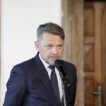 Muzeum Narodowe w Kielcach w elitarnym gronie z mecenasem - Radio Kielce 12.05.2023. Kielce. Pałac Biskupów Krakowskich. Podpisanie umowy o współpracy pomiędzy Muzeum Narodowym w Kielcach a PGE. Dyrektor Muzeum Robert Kotowski / Fot. Jarosław Kubalski - Radio Kielce