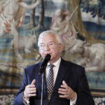 Muzeum Narodowe w Kielcach w elitarnym gronie z mecenasem - Radio Kielce 12.05.2023. Kielce. Pałac Biskupów Krakowskich. Podpisanie umowy o współpracy pomiędzy Muzeum Narodowym w Kielcach a PGE. Poseł Krzysztof Lipiec / Fot. Jarosław Kubalski - Radio Kielce