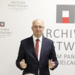 15.05.2023 Kielce. Archiwum Państwowe. Wiceminister spraw zagranicznych spotkał się z pracownikami z okazji 100 - lecia instytucji. Na zdjęciu wiceminister Piotr Wawrzyk