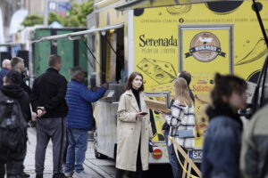 Mnóstwo przysmaków w food truckach - Radio Kielce