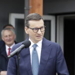 20.05.2023. Skalbmierz. Premier Mateusz Morawiecki z wizytą w domu seniora. Na zdjęciu Mateusz Morawiecki. / Fot. Jarosław Kubalski - Radio Kielce