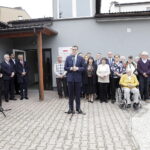 20.05.2023. Skalbmierz. Premier Mateusz Morawiecki z wizytą w domu seniora. / Fot. Jarosław Kubalski - Radio Kielce
