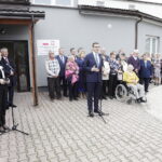 20.05.2023. Skalbmierz. Premier Mateusz Morawiecki z wizytą w domu seniora. / Fot. Jarosław Kubalski - Radio Kielce