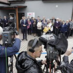 20.05.2023. Skalbmierz. Premier Mateusz Morawiecki z wizytą w domu seniora. / Fot. Jarosław Kubalski - Radio Kielce