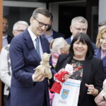 20.05.2023. Skalbmierz. Premier Mateusz Morawiecki z wizytą w domu seniora. / Fot. Jarosław Kubalski - Radio Kielce