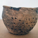 Naczynia i sprzęty gospodarstwa domowego z okresów wczesnego średniowiecza i kultury łużyckiej odkryte przez archeologów na placu budowy obwodnicy Opatowa / źródło: GDDKiA