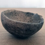 Naczynia i sprzęty gospodarstwa domowego z okresów wczesnego średniowiecza i kultury łużyckiej odkryte przez archeologów na placu budowy obwodnicy Opatowa / źródło: GDDKiA