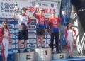 Na zdjęciu: Aleksander Bracik (drugi z lewej) zajął drugie miejsce w klasie E1 podczas 2. rundy mistrzostw Europy 2023 w motocyklowych rajdach enduro / Fot. KTM Novi Korona Kielce