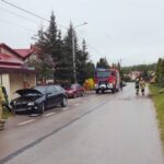 Dwie osoby w szpitalu po uderzeniu auta w ogrodzenie