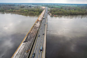 Budowa trasy S7 w województwie mazowieckim. Na zdjęciu most w Zakroczymiu / źródło: GDDKiA