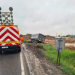 Tir wjechał do rowu