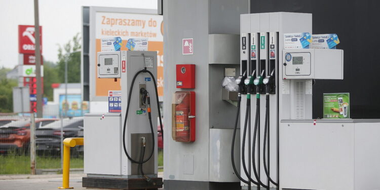 Podwyżki cen benzyn. Diesel i autogaz bez większych zmian
